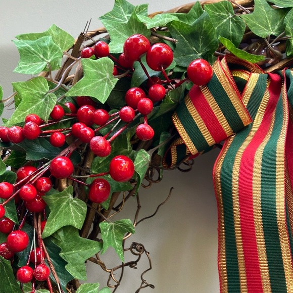 Festive Green and Red Holiday Wreath - Picture 5 of 10